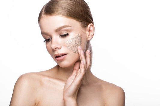 Peeling doux à l’acide lactique : exfolier sans agresser sa peau
