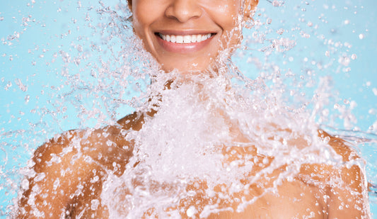 Peau déshydratée : symptômes, causes et solution avec notre sérum hydratant
